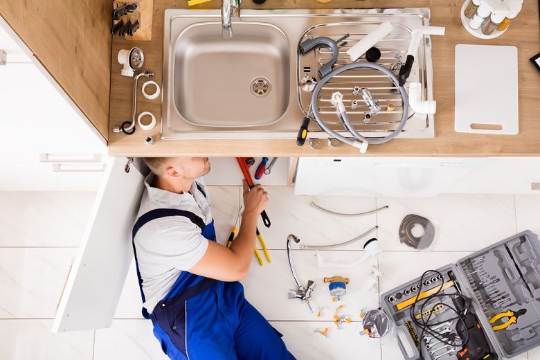 6 Basic Tips to Handle Plumbing Problems on Your Own