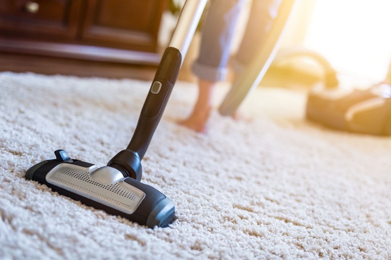 cleaning-a-carpet