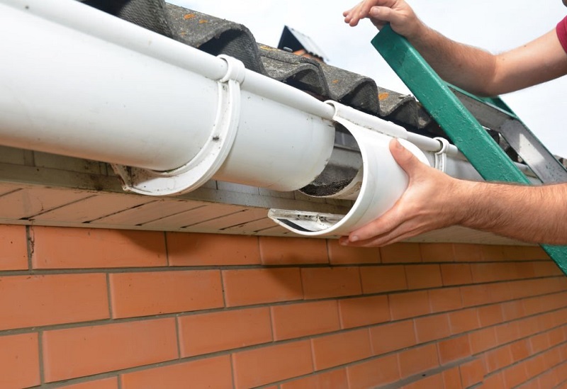 Repairing The Roofing System Gutter Enhances the House Life