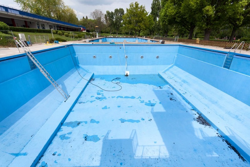 Choosing the Right Pool Restoration Professional