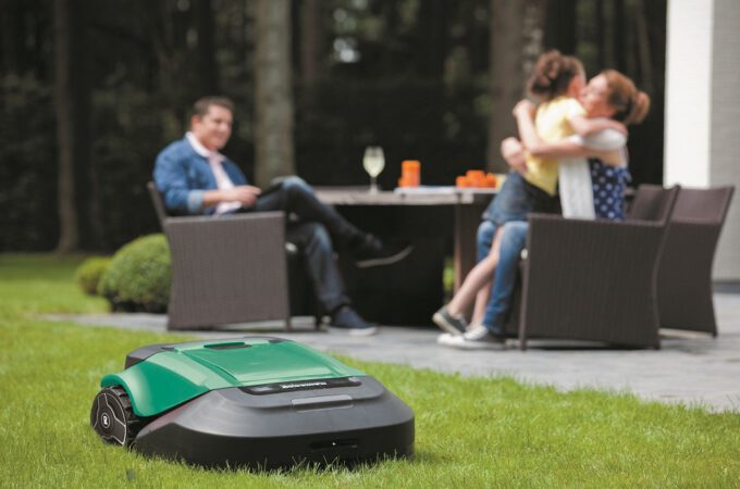 How Robot Mowers are Redefining the Landscaping Industry